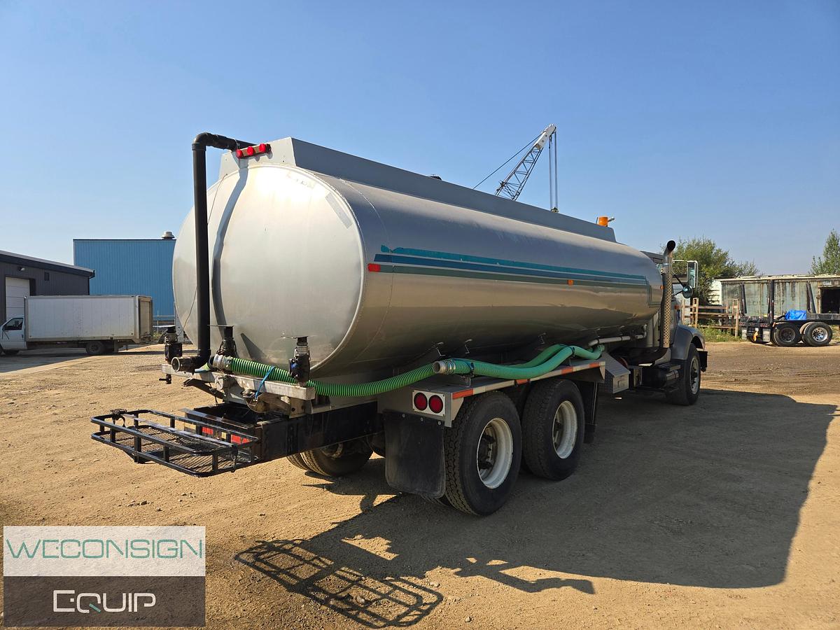 Used 1997 International 4,000 Gallon Water Truck