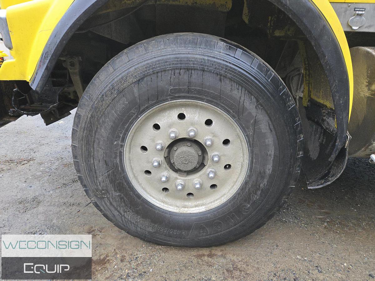 Used 2004 Kenworth T800B TA Dump Truck