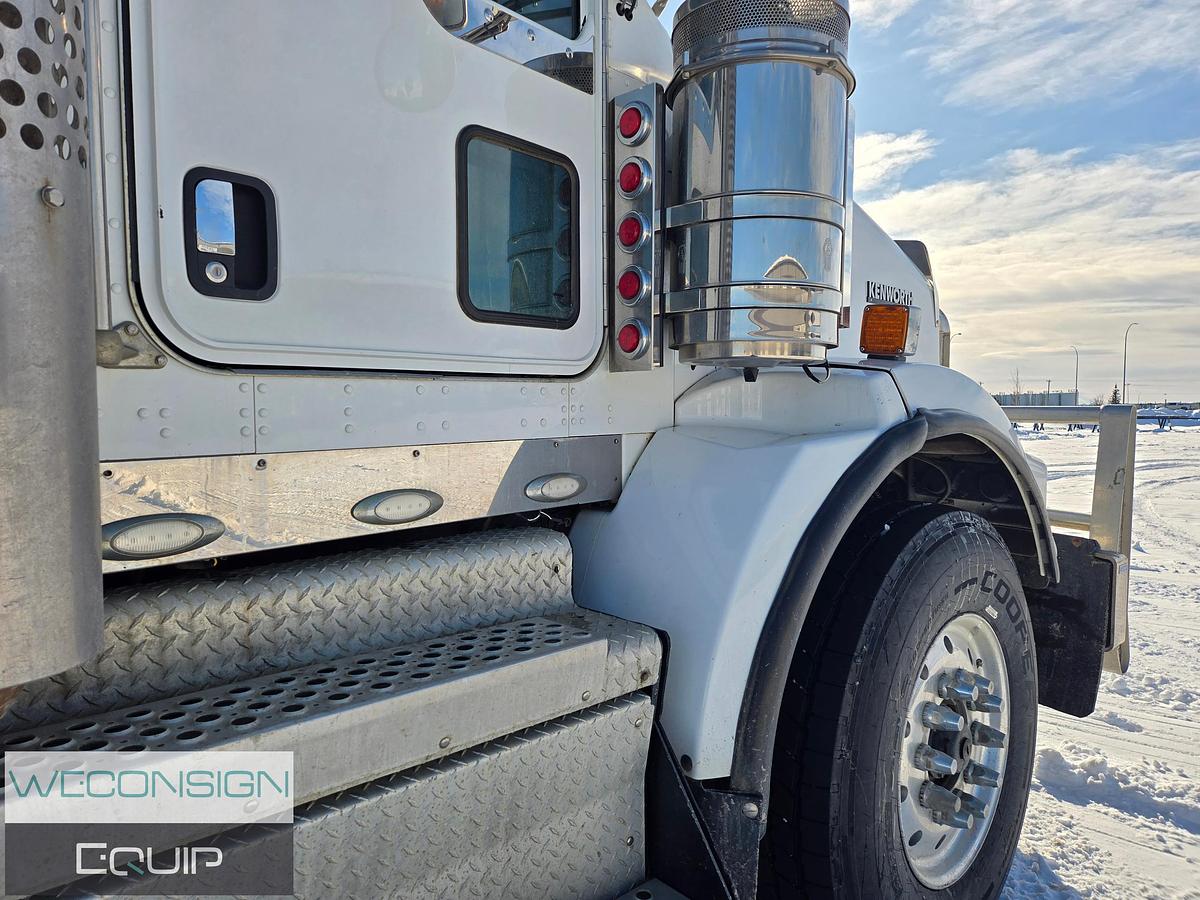 Used 2019 Kenworth T800 Winch Truck