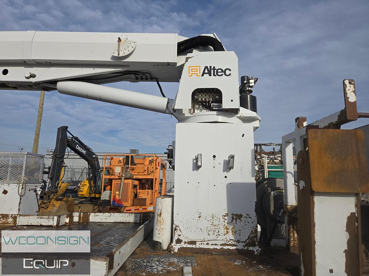 Used 2013 Freightliner 114SD TA Digger Truck