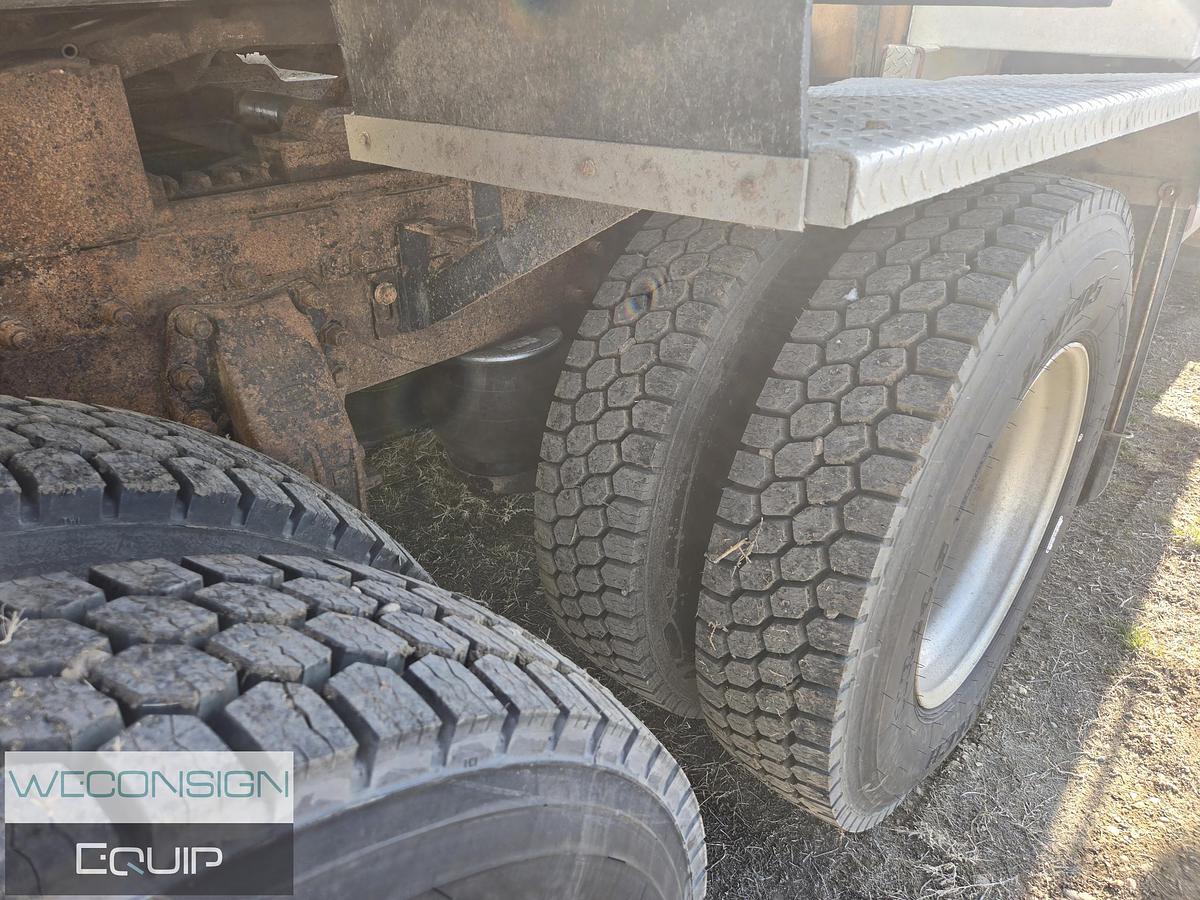 Used 2005 Peterbilt Sleeper Wet Kit Truck