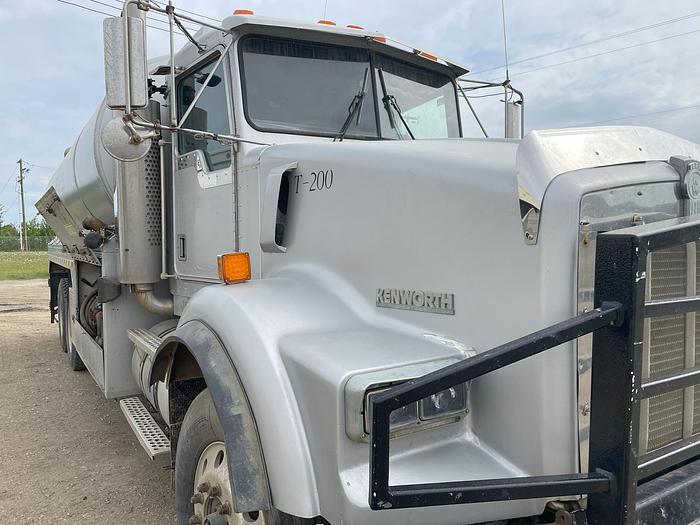 Used 1996 Kenworth T800 Pressure / Fuel Steam/Pressure Truck