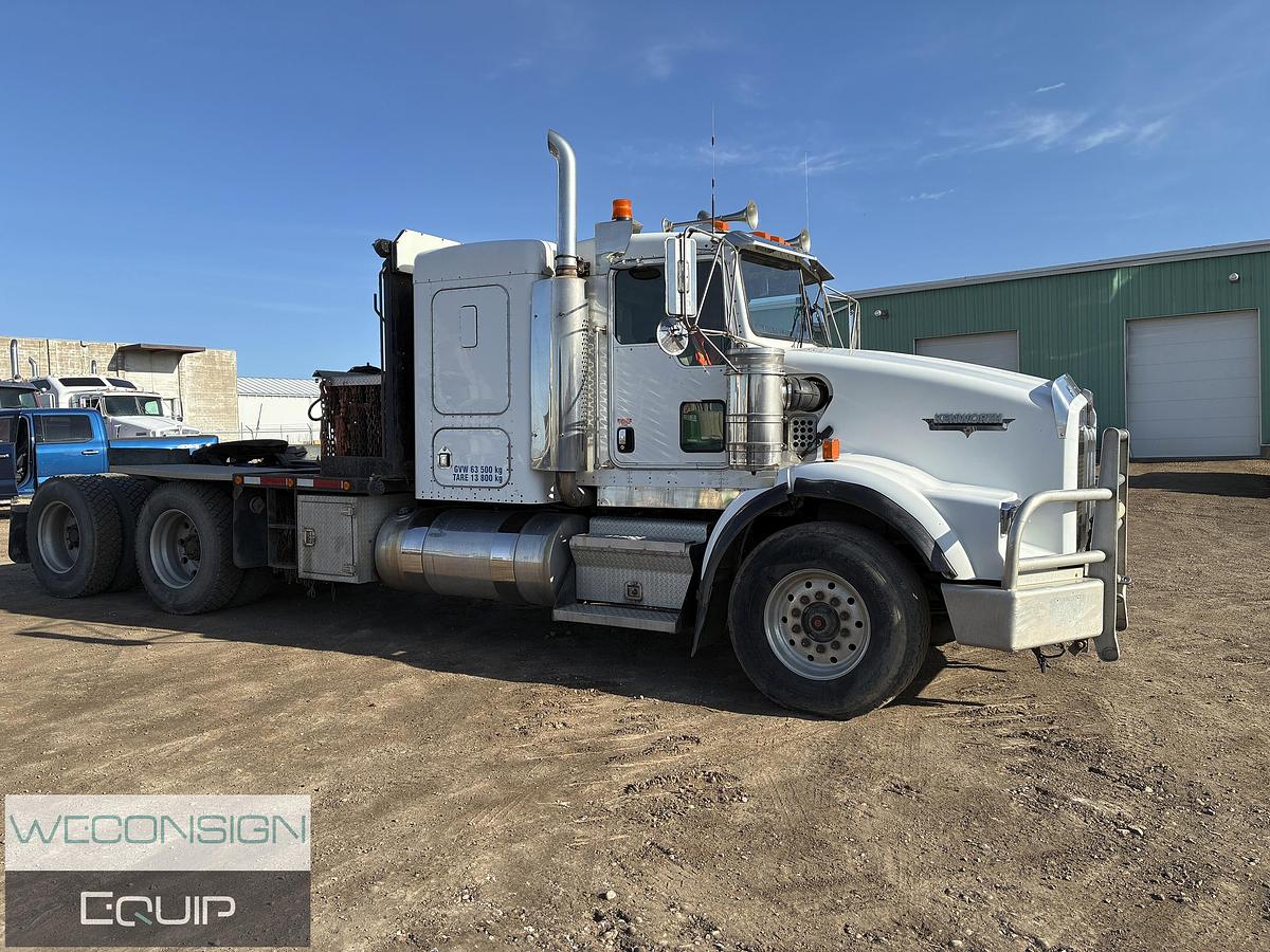 Used 2005 Kenworth T800B Sleeper Winch Truck