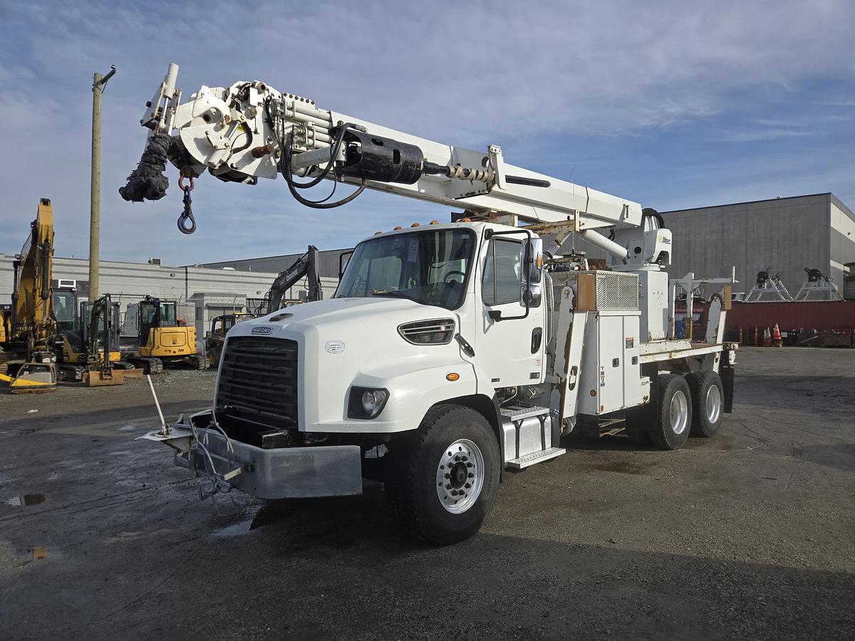Used 2013 Freightliner 114SD TA Digger Truck