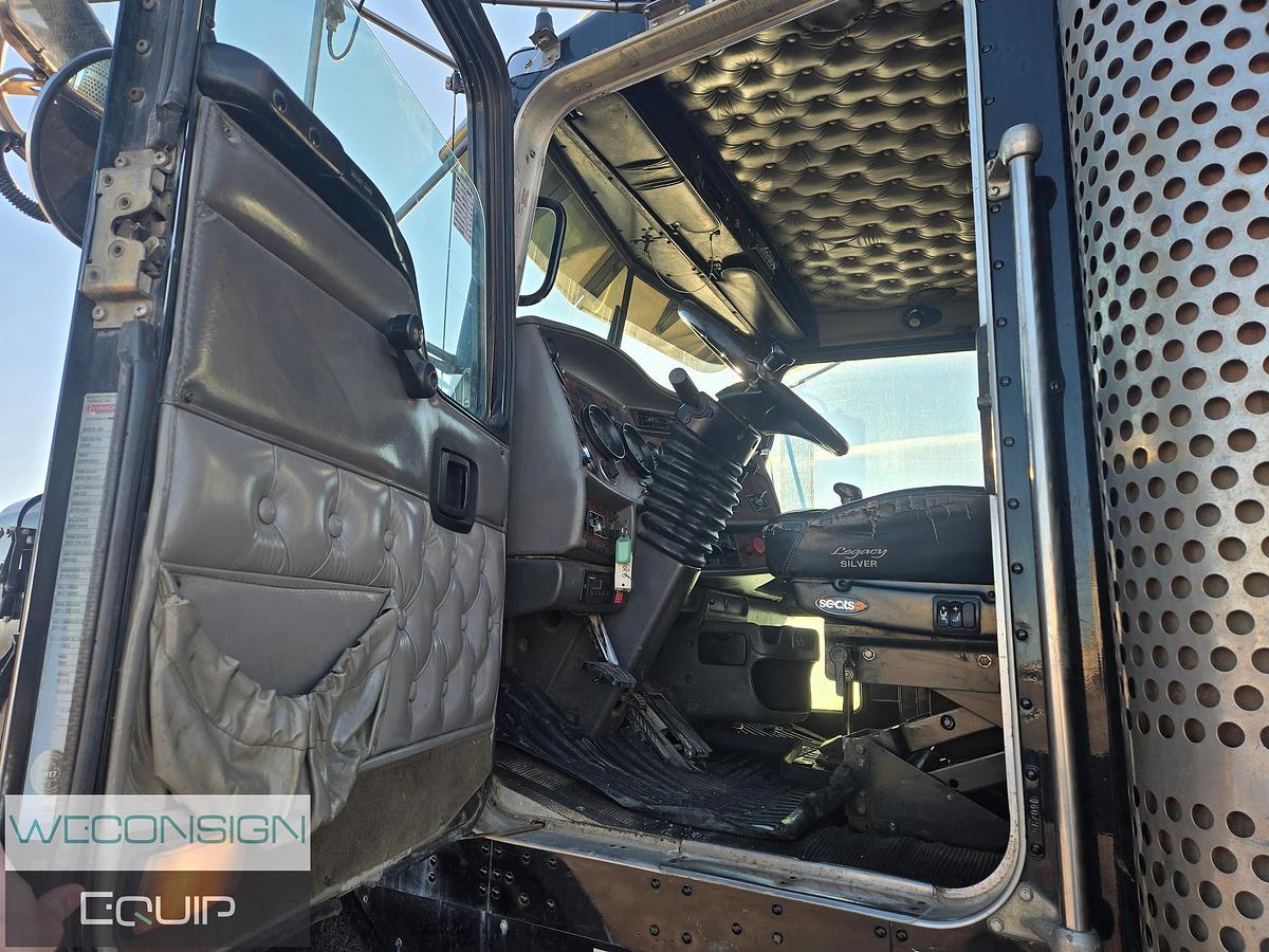 Used 2006 Kenworth C500B Bed Truck