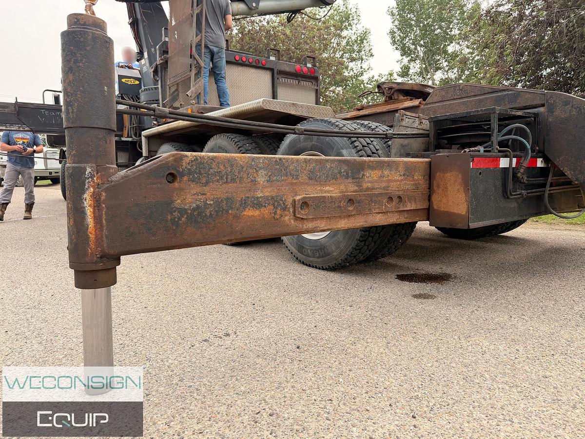Used 2007 Freightliner FLD120SD 35 Ton Knuckle Boom Truck