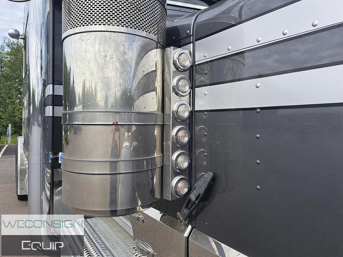 Used 2022 Peterbilt 389