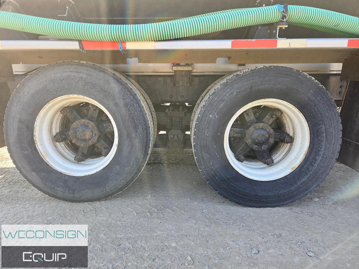 Used 1997 International 4,000 Gallon Water Truck