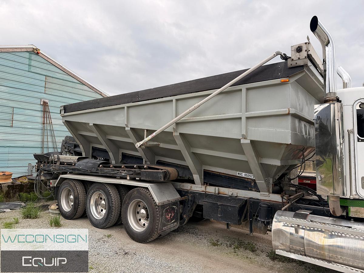 Used 2000 Kenworth T800 Stone and Spreader Truck