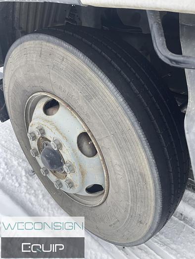 Used 2002 Nissan 2500 – Pavement Marking Vocational Truck