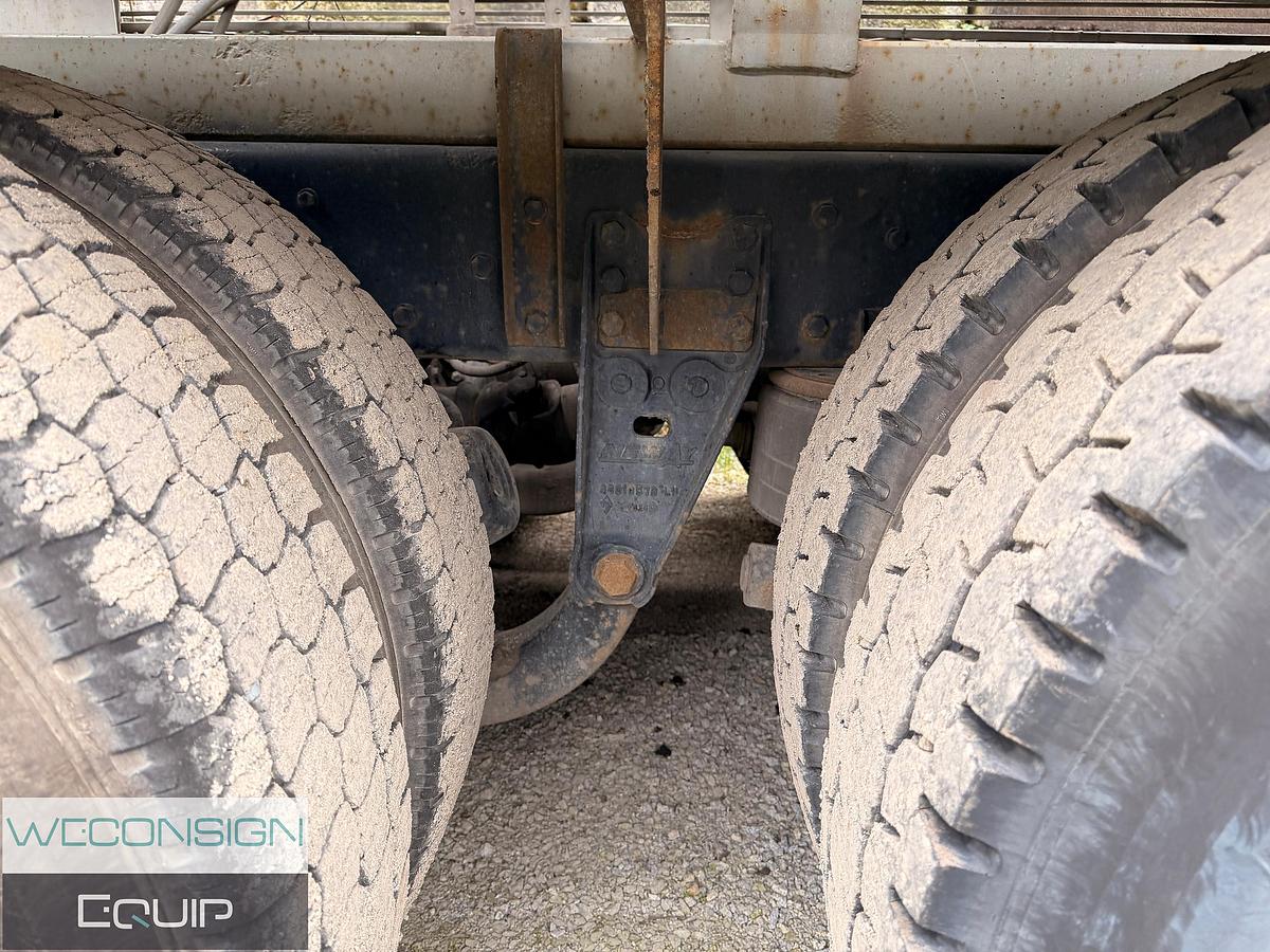 Used 2000 Kenworth T800 Stone and Spreader Truck