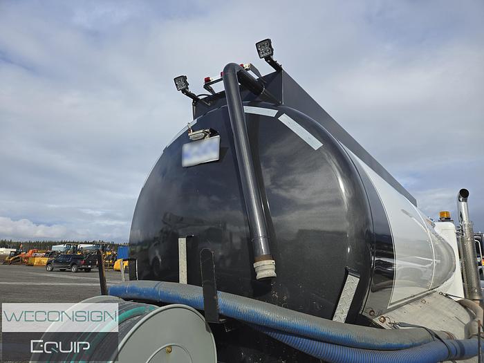 Used 2020 Peterbilt 348 TA Water Truck