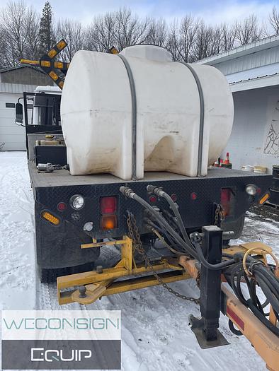 Used 2002 Nissan 2500 – Pavement Marking Vocational Truck