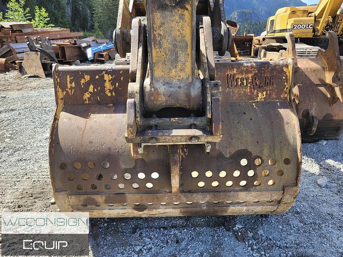 Used 2001 John Deere 200LC Excavator