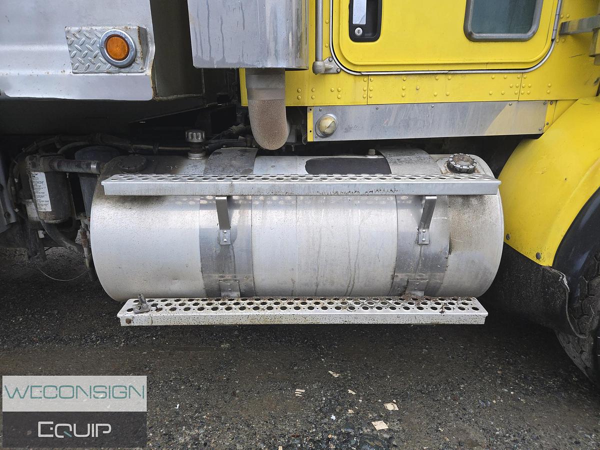 Used 2004 Kenworth T800B TA Dump Truck