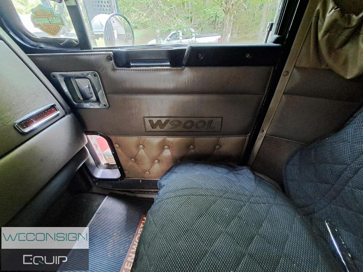 Used 2006 Kenworth W900L Sleeper Tractor