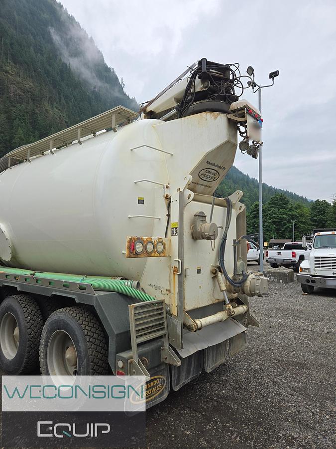 Used 2015 Peterbilt Tri-Axle Hydrovac