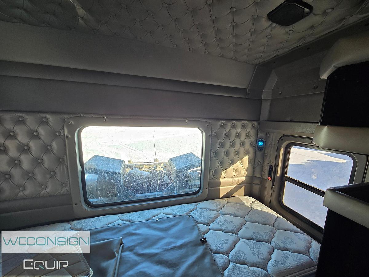 Used 2019 Kenworth T800 Winch Truck