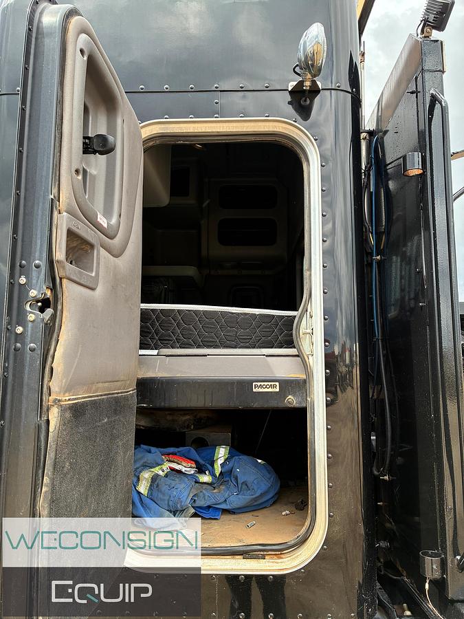 Used 2016 Peterbilt 367 Winch Truck