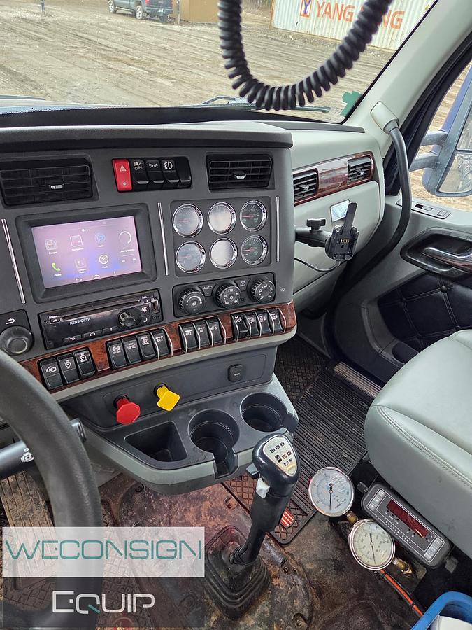 Used 2022 Kenworth T880