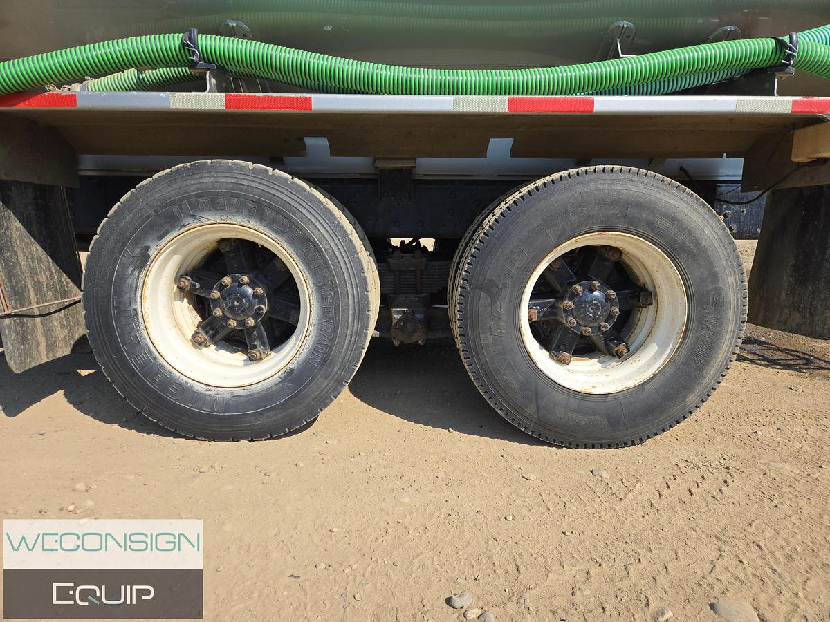 Used 1997 International 4,000 Gallon Water Truck