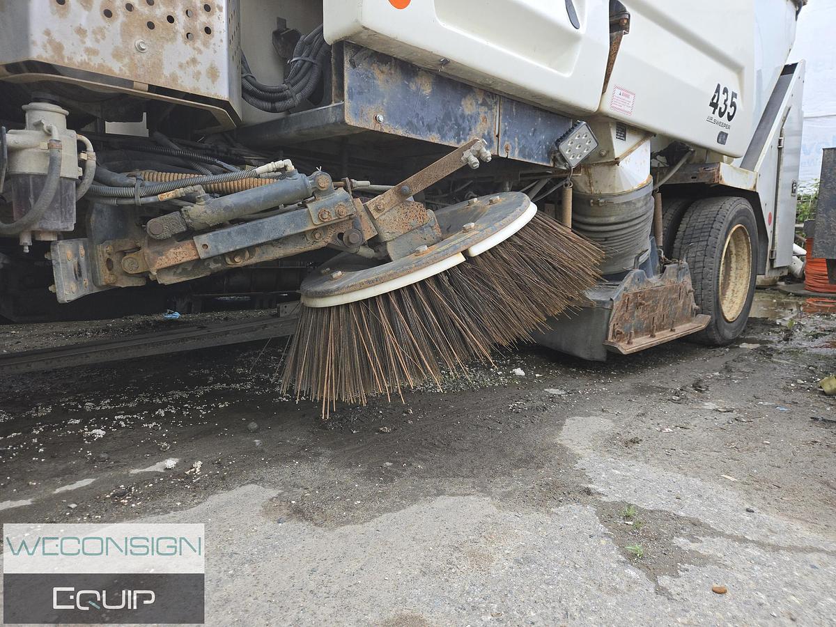 Used 2012 Isuzu NQR Single Axle Sweeper Truck