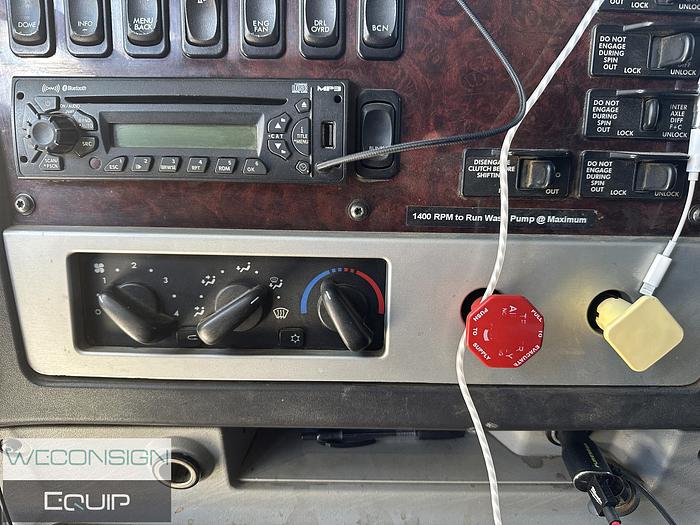 Used 2014 Freightliner Coronado 122SD - #02034