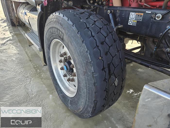 Used 2013 Peterbilt 367 Sleeper Winch Truck