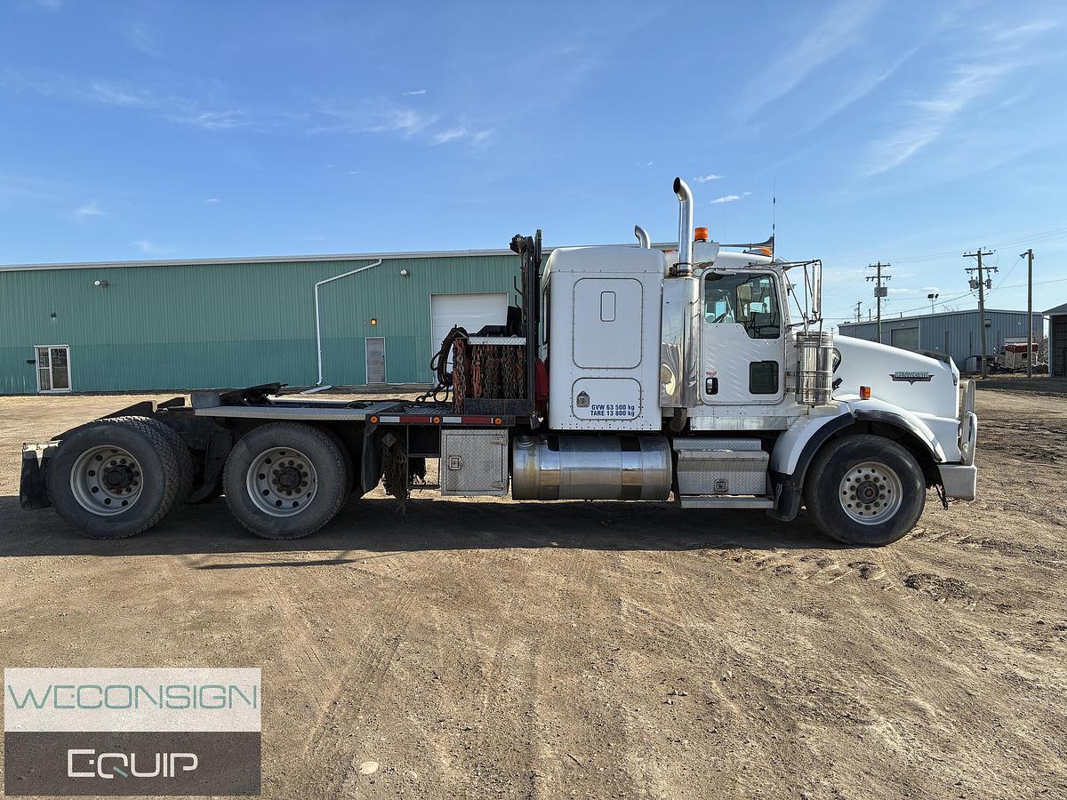 Used 2005 Kenworth T800B Sleeper Winch Truck