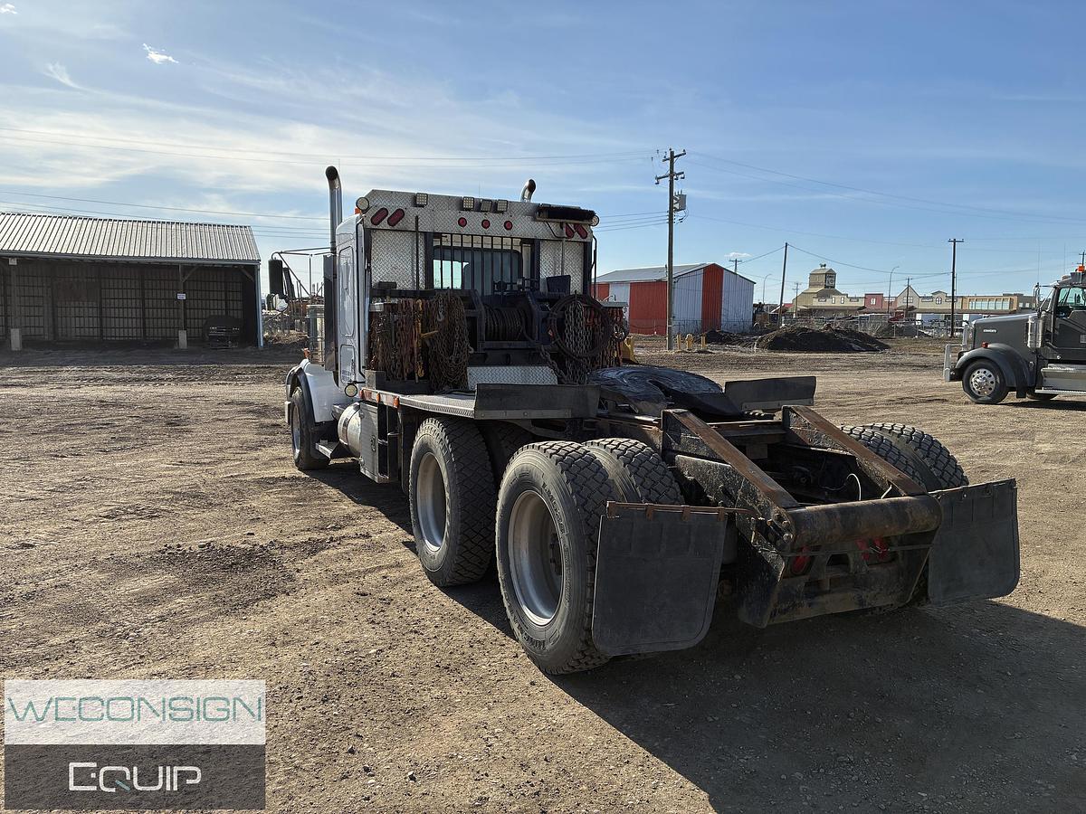 Used 2005 Kenworth T800B Sleeper Winch Truck