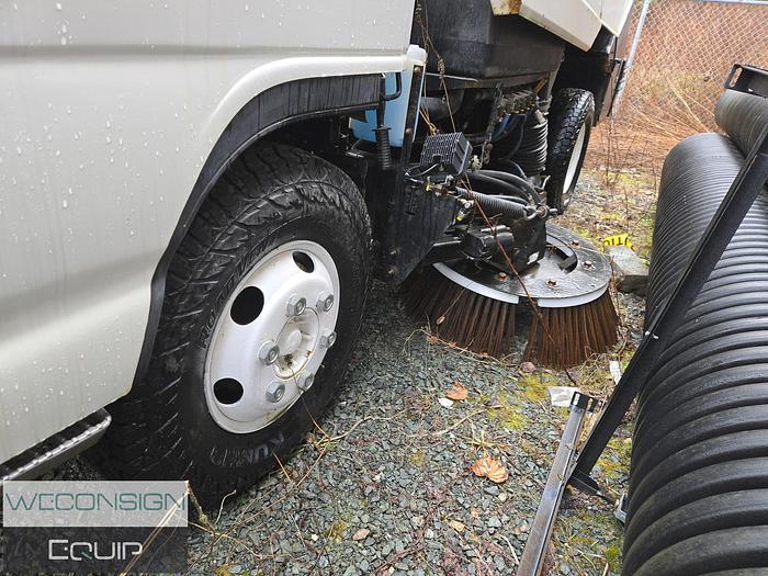 Used 1999 GMC/ISUZU  Single Axle Street Sweeper Truck