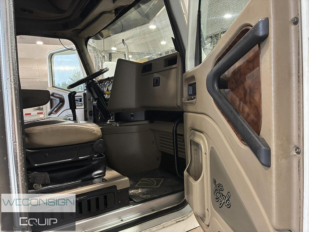 Used 2015 International Eagle Sleeper Truck