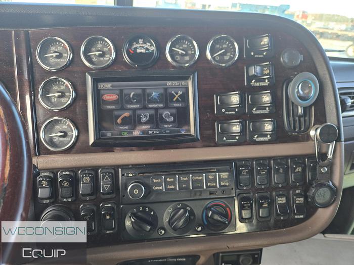 Used 2013 Peterbilt 367 Sleeper Winch Truck