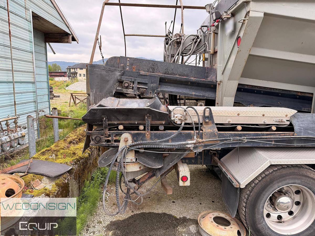 Used 2000 Kenworth T800 Stone and Spreader Truck
