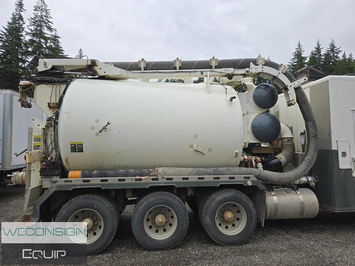 Used 2015 Peterbilt Tri-Axle Hydrovac