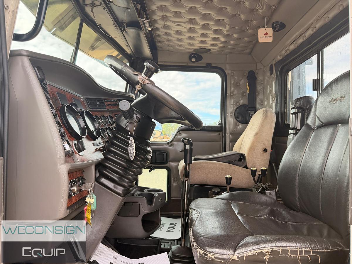 Used 2006 Kenworth C500B Bed Truck