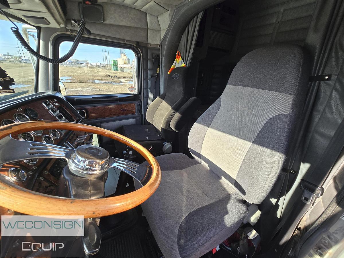 Used 2005 Peterbilt Sleeper Wet Kit Truck