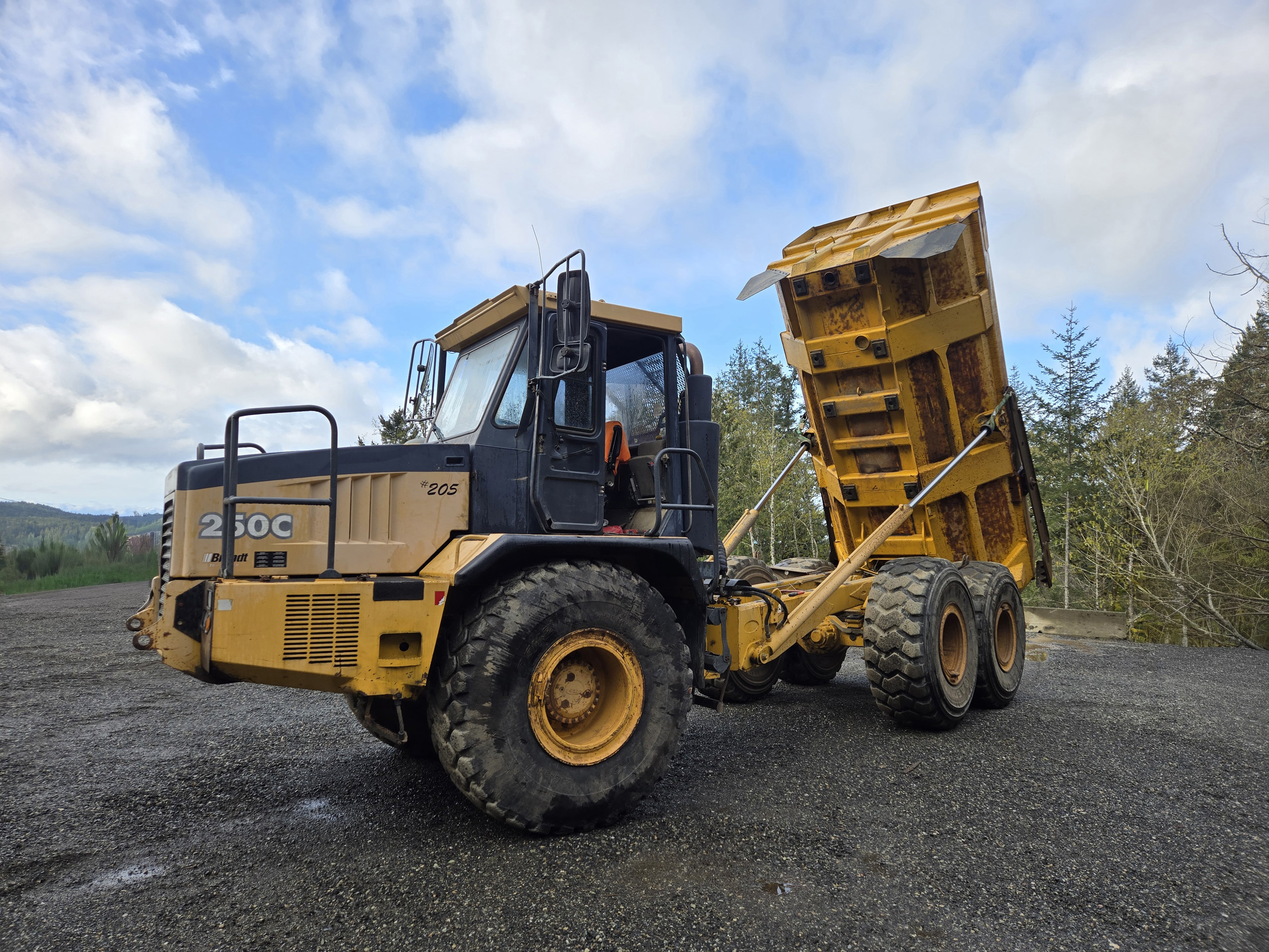 Used 2002 John Deere 250C Articulated Dump Truck