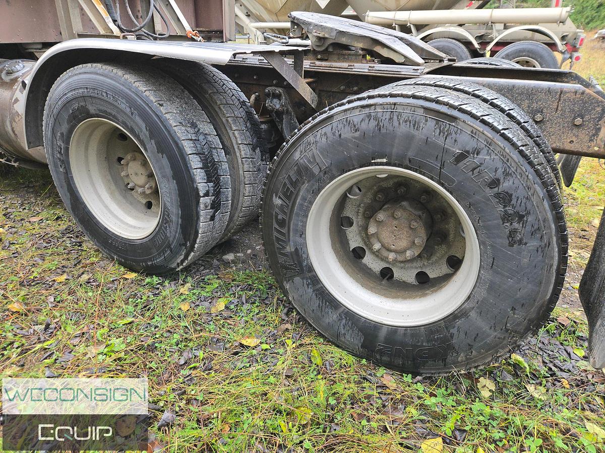 Used 2009 Kenworth W900L TA Sleeper Truck Tractor