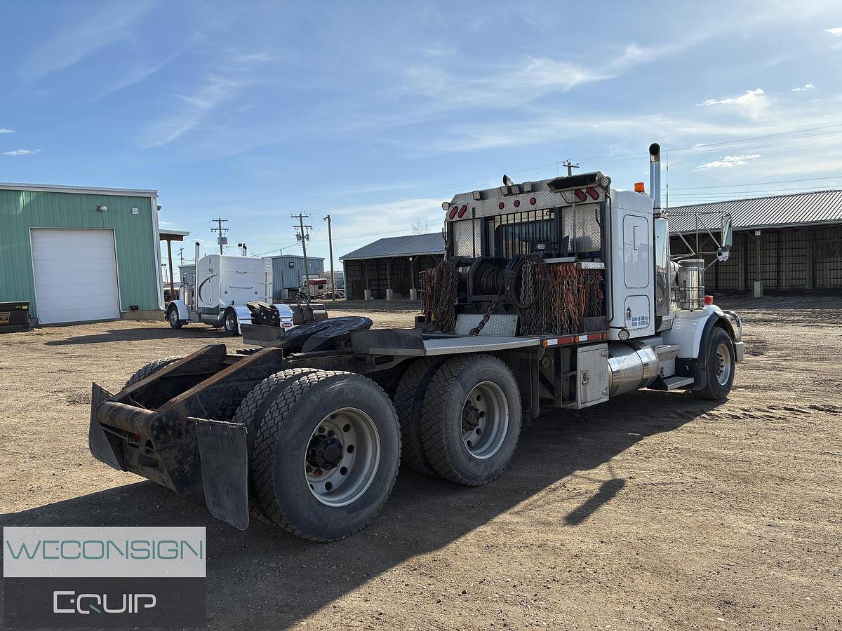Used 2005 Kenworth T800B Sleeper Winch Truck