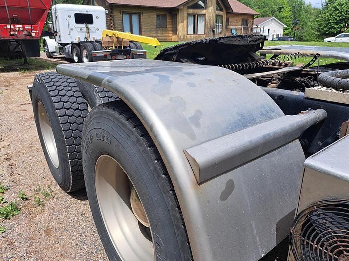 Used 2022 Peterbilt 389 With SUPER 40s HWY Truck Tractor