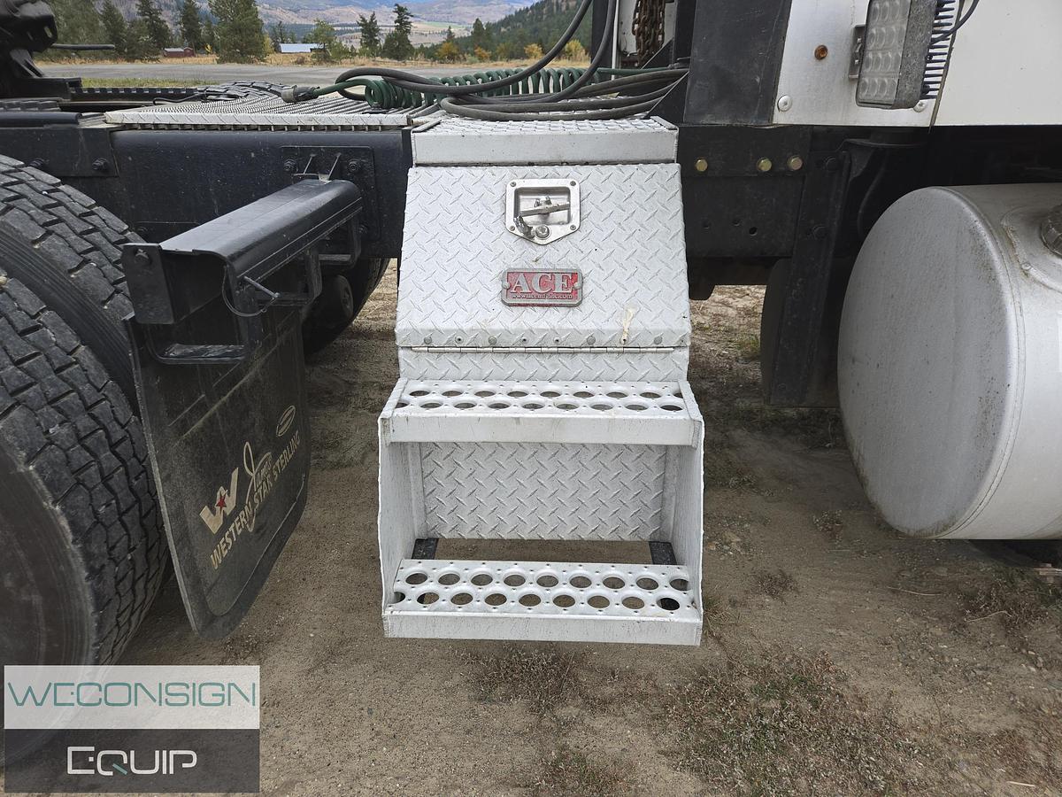 Used 2006 Kenworth W900B Sleeper Truck Tractor