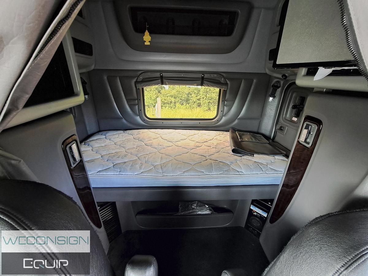 Used 2022 Peterbilt 389