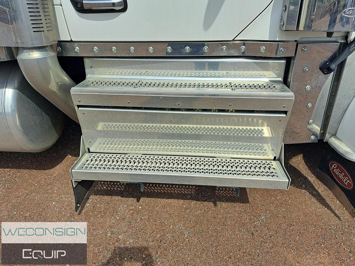 Used 2025 Peterbilt 589
