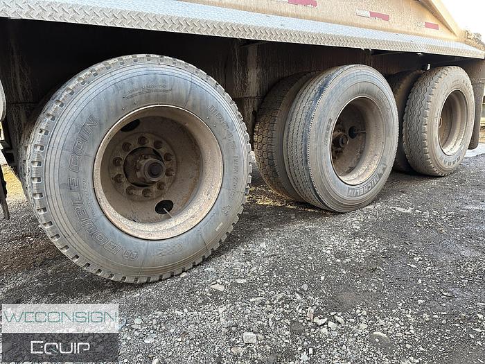 Used 2014 Midland MG38TC3000 Tridem Belly Dump