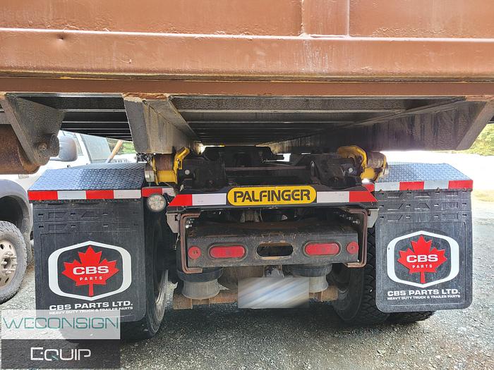 Used 2019 Peterbilt 367 Tandem Roll Off Truck