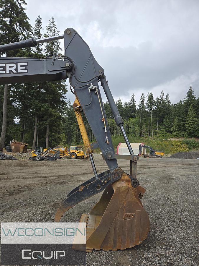 Used 2007 John Deere 240D Excavator