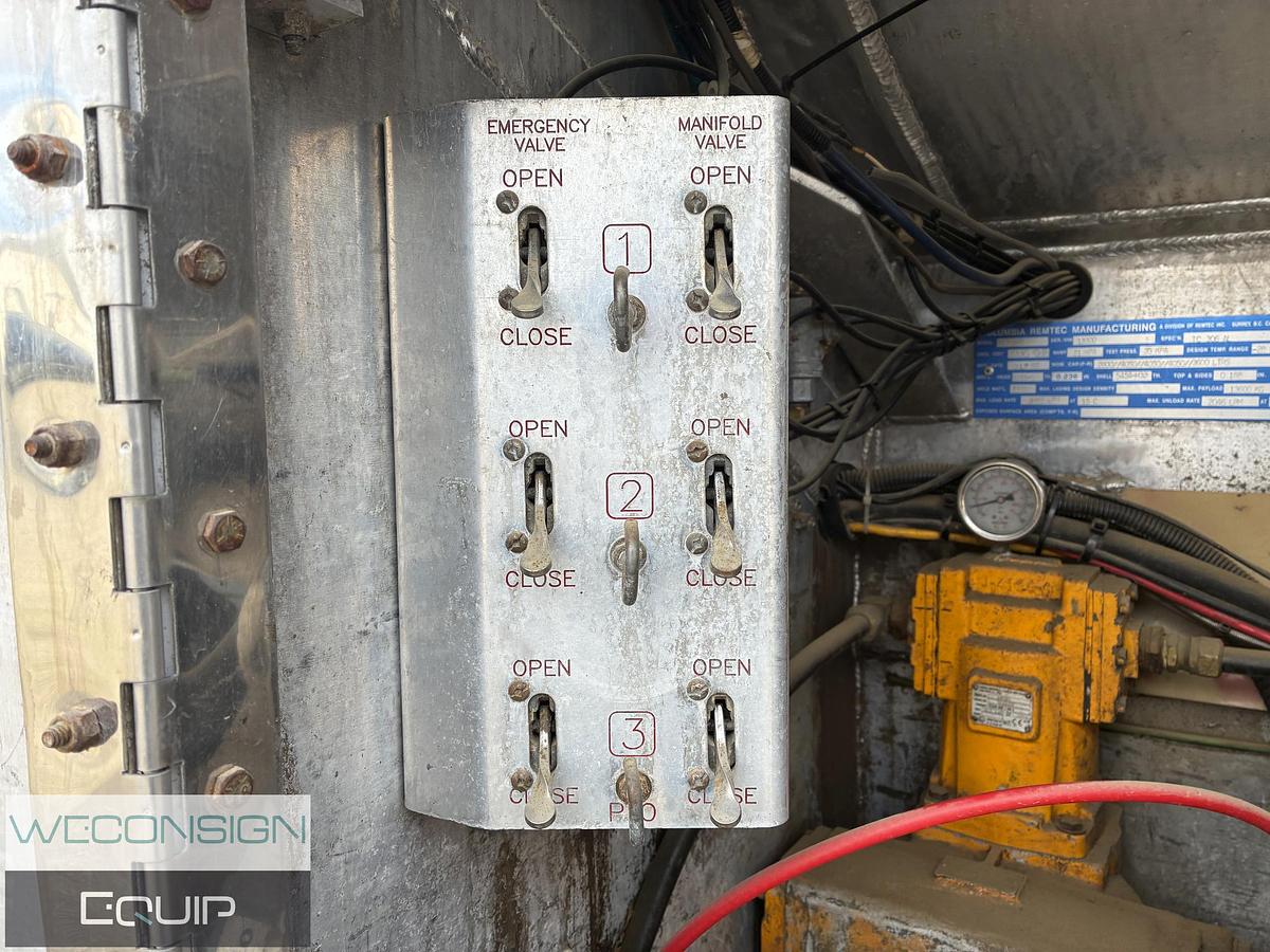 Used 2011 Freightliner Coronado SD Fuel and Lube Truck
