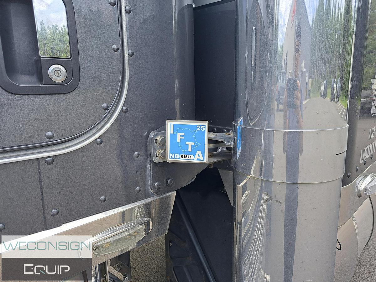 Used 2022 Peterbilt 389