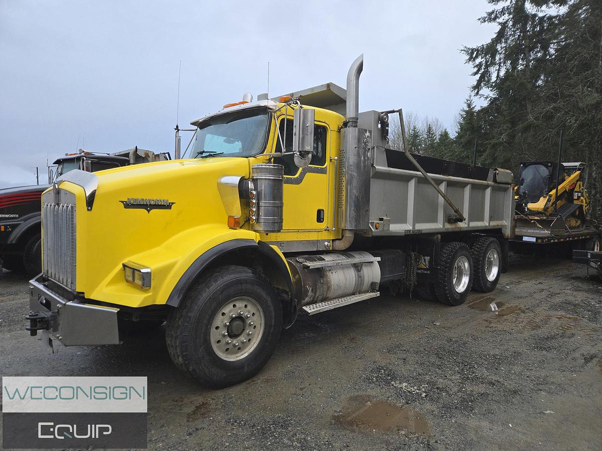 Used 2004 Kenworth T800B TA Dump Truck